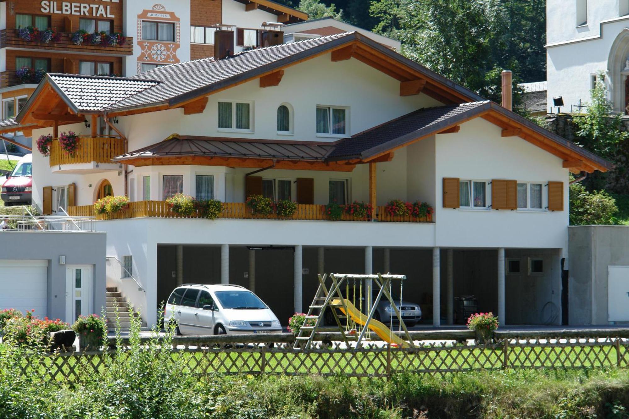 Haus Dagmar Apartment Silbertal Exterior photo